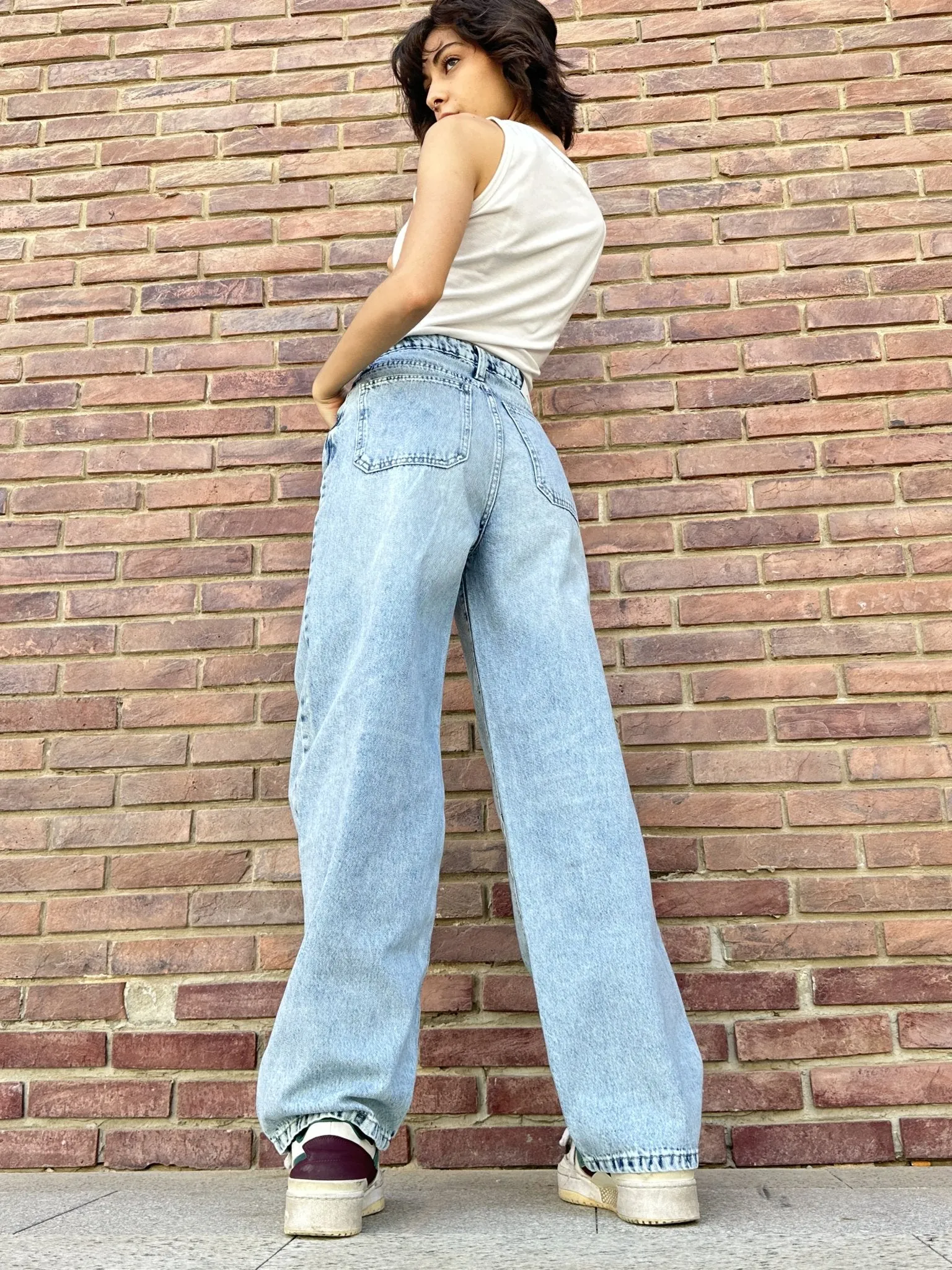 Balloon - Light Acid Wash Jeans.